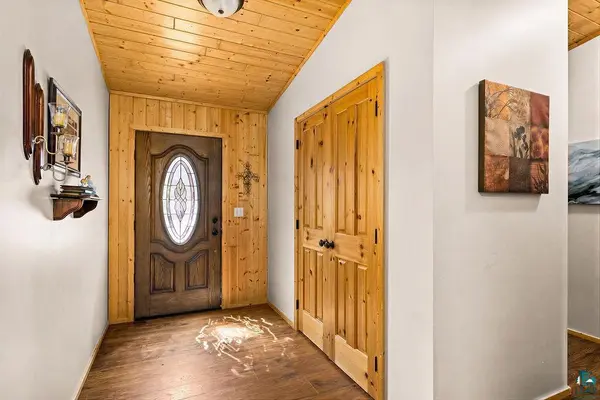 7 High Forest Tr, Lutsen, MN 55612