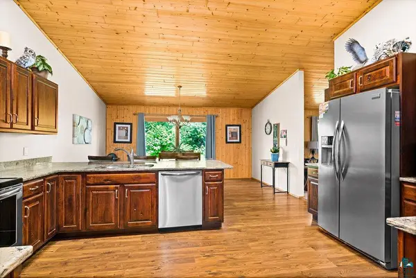 7 High Forest Tr, Lutsen, MN 55612