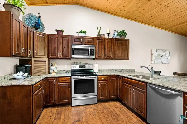 7 High Forest Tr, Lutsen, MN 55612