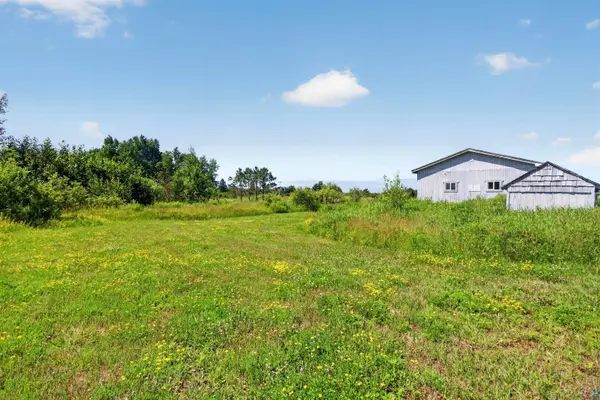 5868 Rice Lake Rd, Duluth, MN 55803