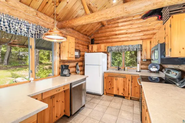 16 Carlson Rd, Grand Marais, MN 55604