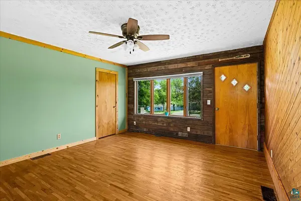5433 Edwardson Rd, Silver Bay, MN 55614