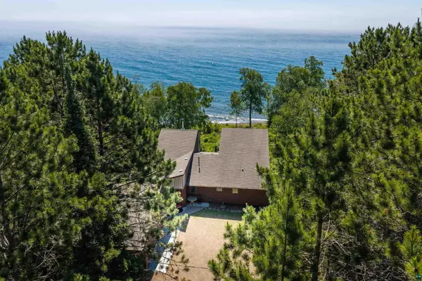 6452 Highway 61, Silver Bay, MN 55614