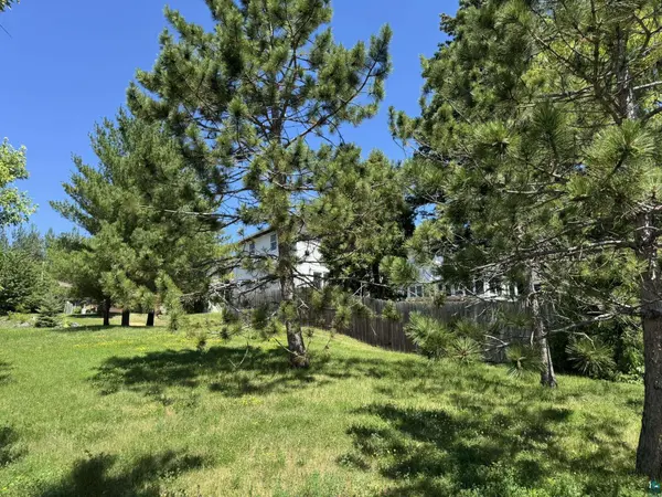 2260 W 13th St, Duluth, MN 55806
