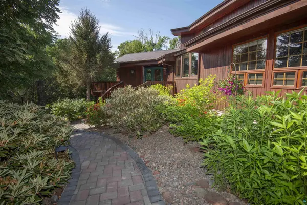 207 9th Ave W, Grand Marais, MN 55604