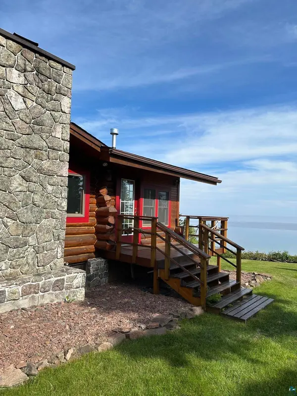 3644 Hwy 61 E, Grand Marais, MN 55604