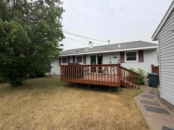 48 Elm Blvd, Babbitt, MN 55706