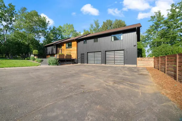 1510 Woodbury Ln, Duluth, MN 55803