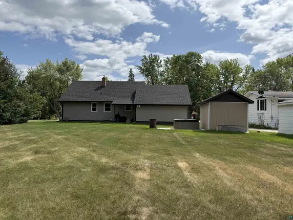 8 13th St NW, Chisholm, MN 55719