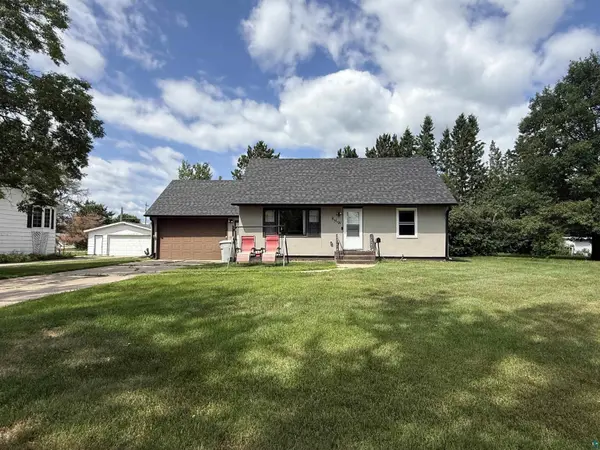 8 13th St NW, Chisholm, MN 55719