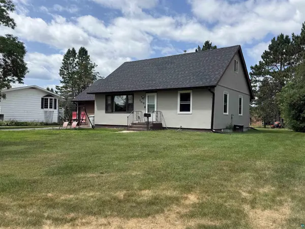 8 13th St NW, Chisholm, MN 55719