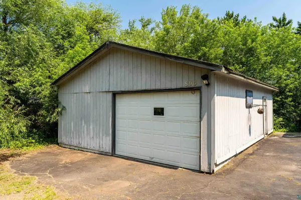 805 W 10th St, Duluth, MN 55806
