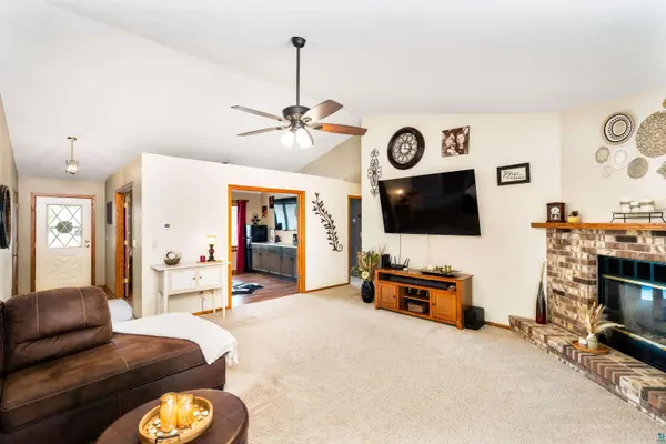 2434 Peace Dr, Duluth, MN 55811