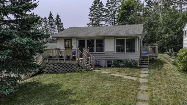 225 N Oak Bend Dr, Duluth, MN 55811