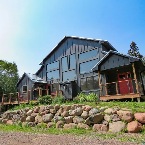 121 Ski Hill Rd, Lutsen, MN 55612