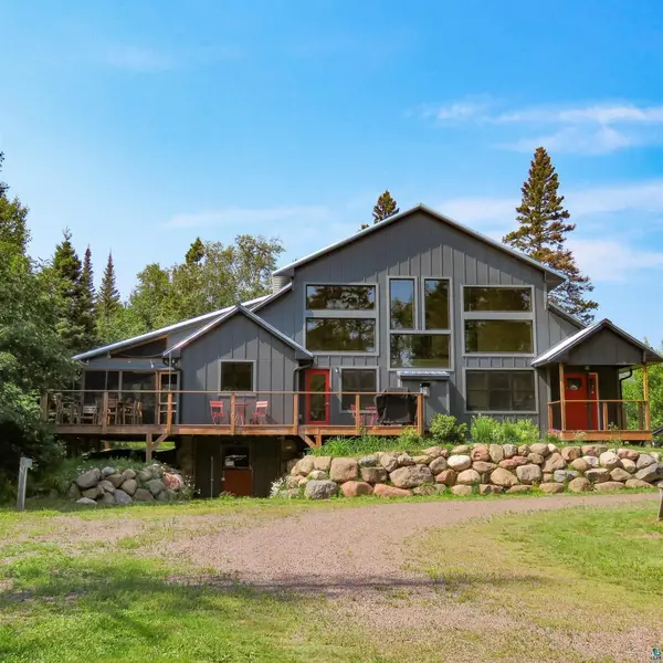 121 Ski Hill Rd, Lutsen, MN 55612