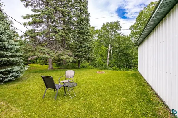 20 Davis Dr, Silver Bay, MN 55614