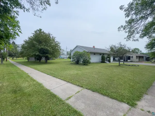 11 Ives Rd, Silver Bay, MN 55614