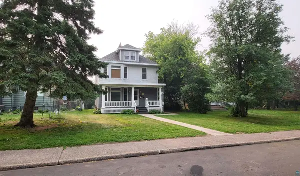 1514 E 5th St, Duluth, MN 55812