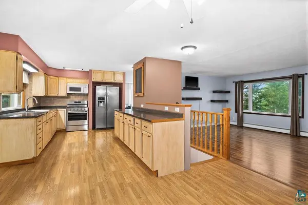 75 Nelson Dr, Silver Bay, MN 55614