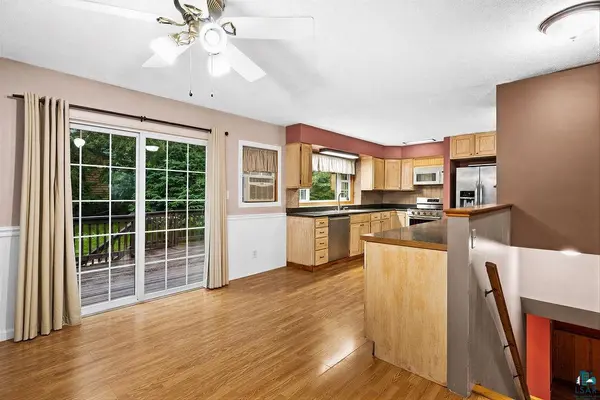 75 Nelson Dr, Silver Bay, MN 55614