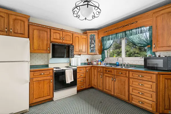 157 Edison Blvd, Silver Bay, MN 55614