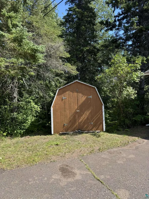 717 Larsmont Rd, Two Harbors, MN 55616