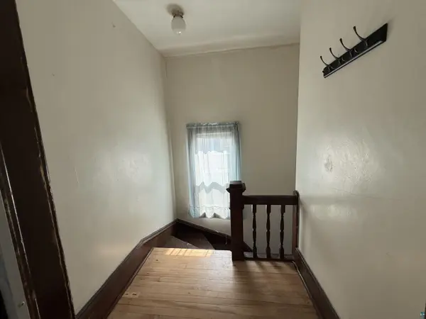 1302 W 1st St, Duluth, MN 55806