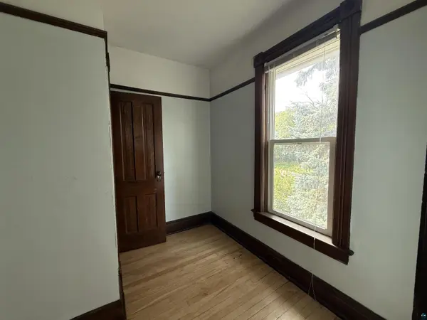 1302 W 1st St, Duluth, MN 55806
