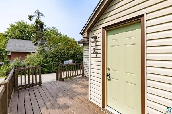 57 W Chisholm St, Duluth, MN 55803