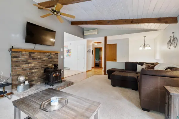 5665 Hagberg Rd, Hermantown, MN 55811