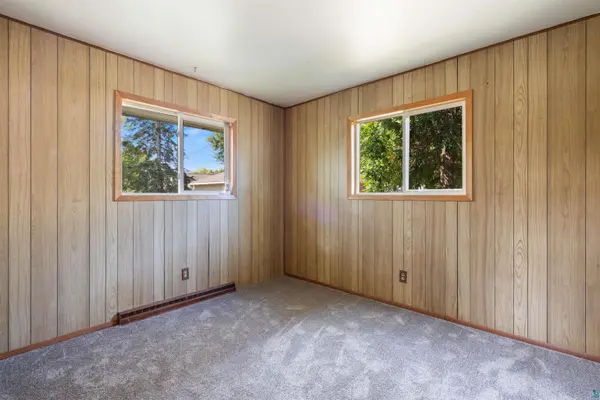 308 Arlington Rd, Hoyt Lakes, MN 55750