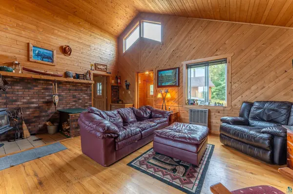 953 Kelly Tr, Isabella, MN 55607