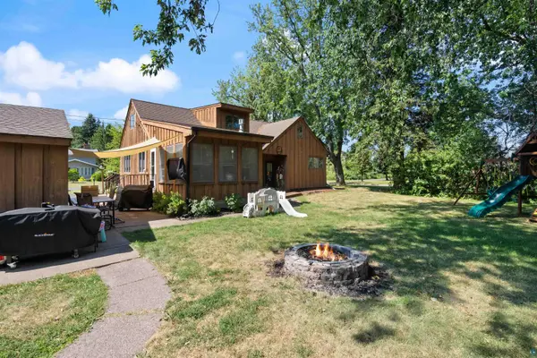 2 Royalton Rd, Superior, WI 55880