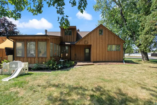2 Royalton Rd, Superior, WI 55880