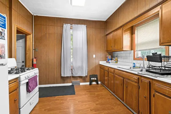 201 E McCuen St, Duluth, MN 55808