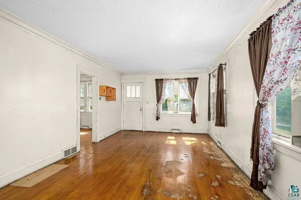 2211 W 7th St, Duluth, MN 55806