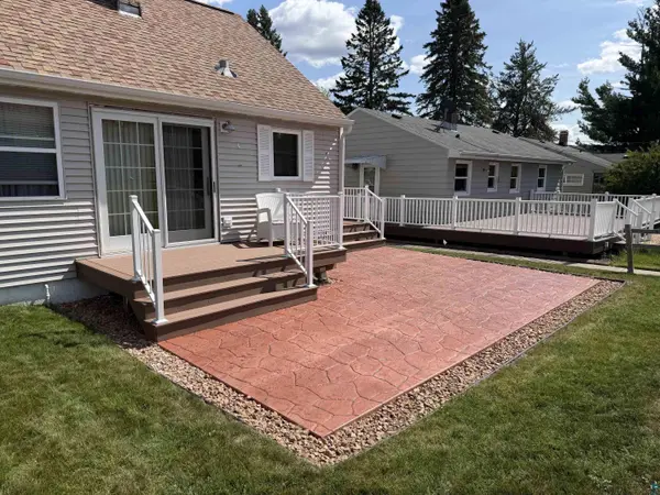 2223 W 22nd St, Duluth, MN 55811