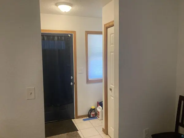 213 W Palm St #1, Duluth, MN 55811