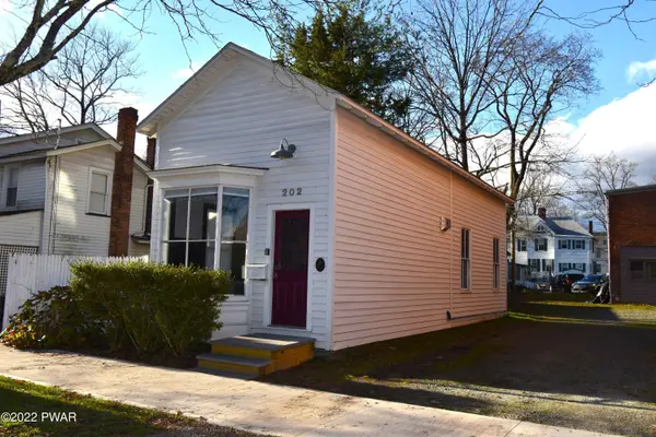 202 4Th ST, Milford, PA 18337