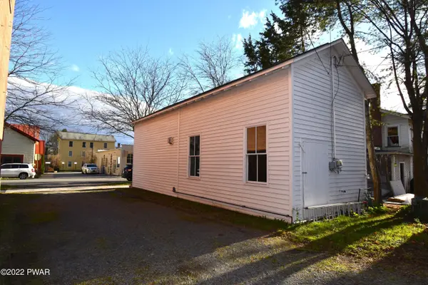 202 4Th ST, Milford, PA 18337