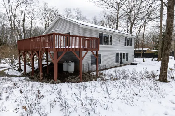 120 High Meadow DR, Milford, PA 18337