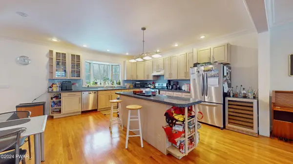 126 Apache DR, Milford, PA 18337