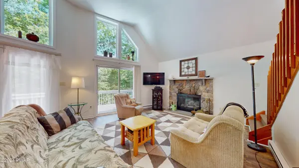 190 Westfall DR, Dingmans Ferry, PA 18328