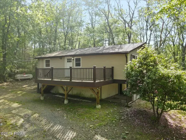 118 Maple Street ST, Dingmans Ferry, PA 18328