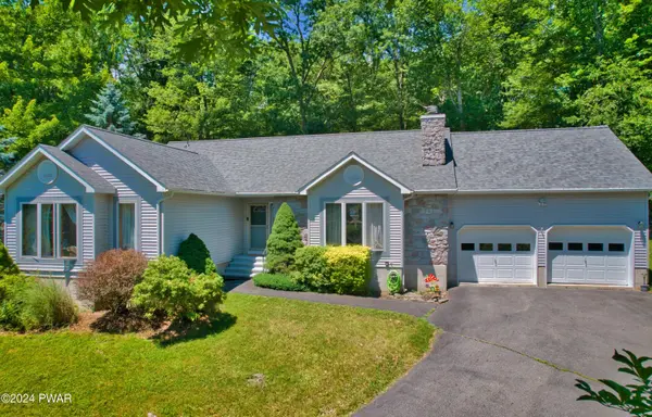 202 Waterview DR, Lords Valley, PA 18428