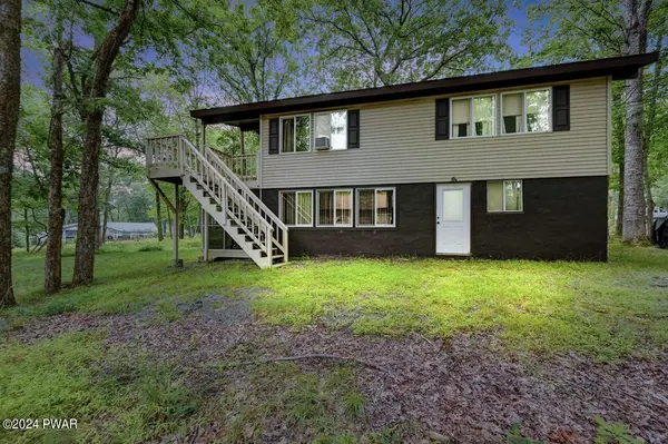 201 Lincoln DR, Lords Valley, PA 18428