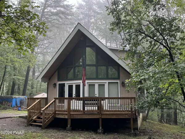 106 Carol CT, Dingmans Ferry, PA 18328