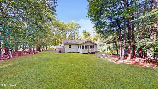 100 Carol CT, Dingmans Ferry, PA 18328