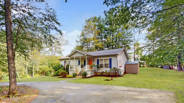 100 Carol CT, Dingmans Ferry, PA 18328